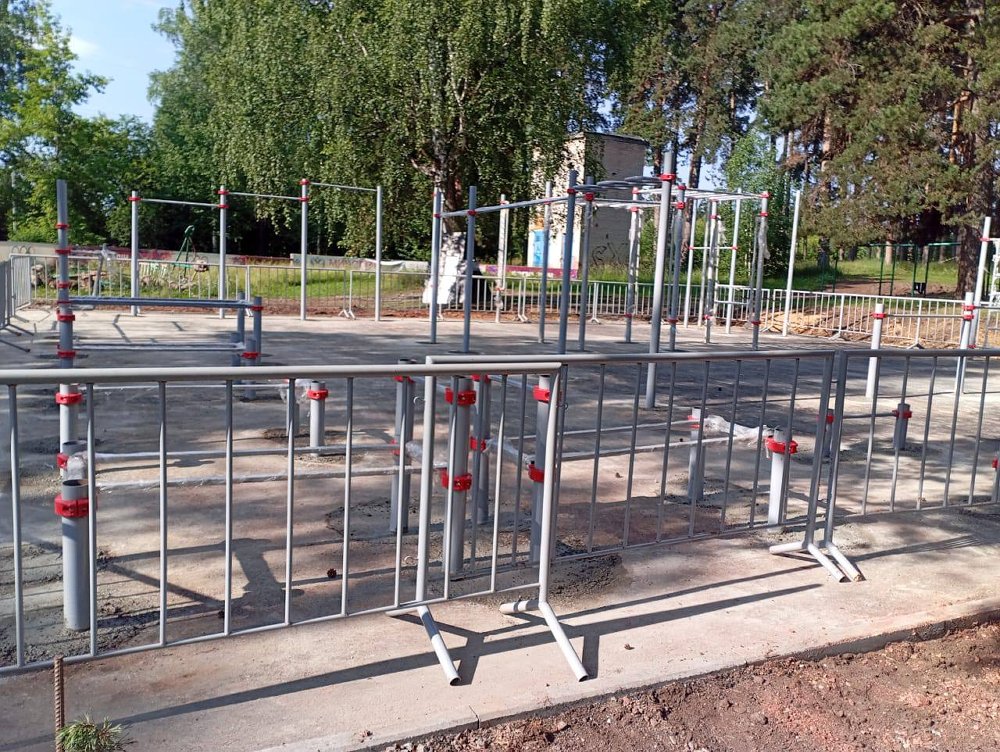 В Чебаркуле на лыжной базе в самом разгаре работы по установке спортплощадки ВФСК ГТО