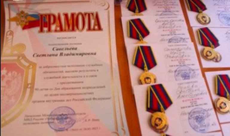 В Чебаркуле с 90-летним юбилеем со дня образования службы поздравили инспекторов ПДН